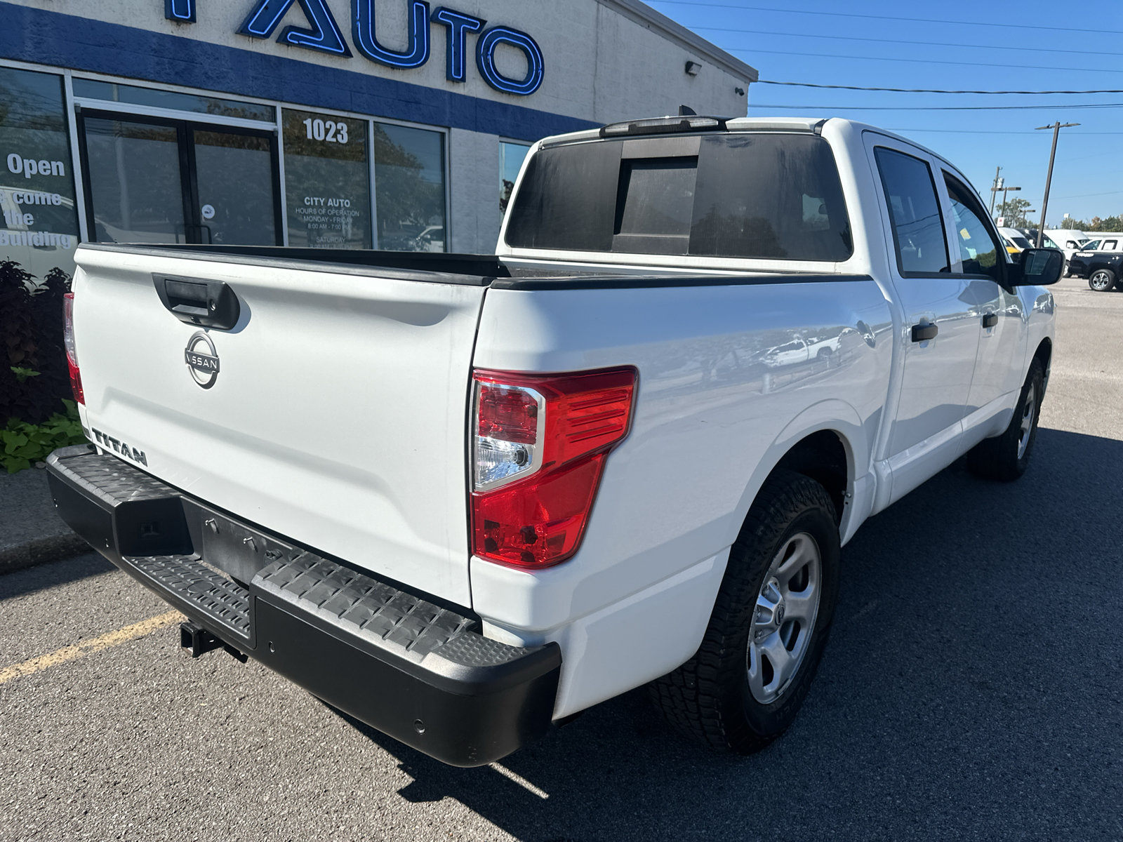 Used 2023 Nissan Titan S w/ S Utility Package RWD image 5