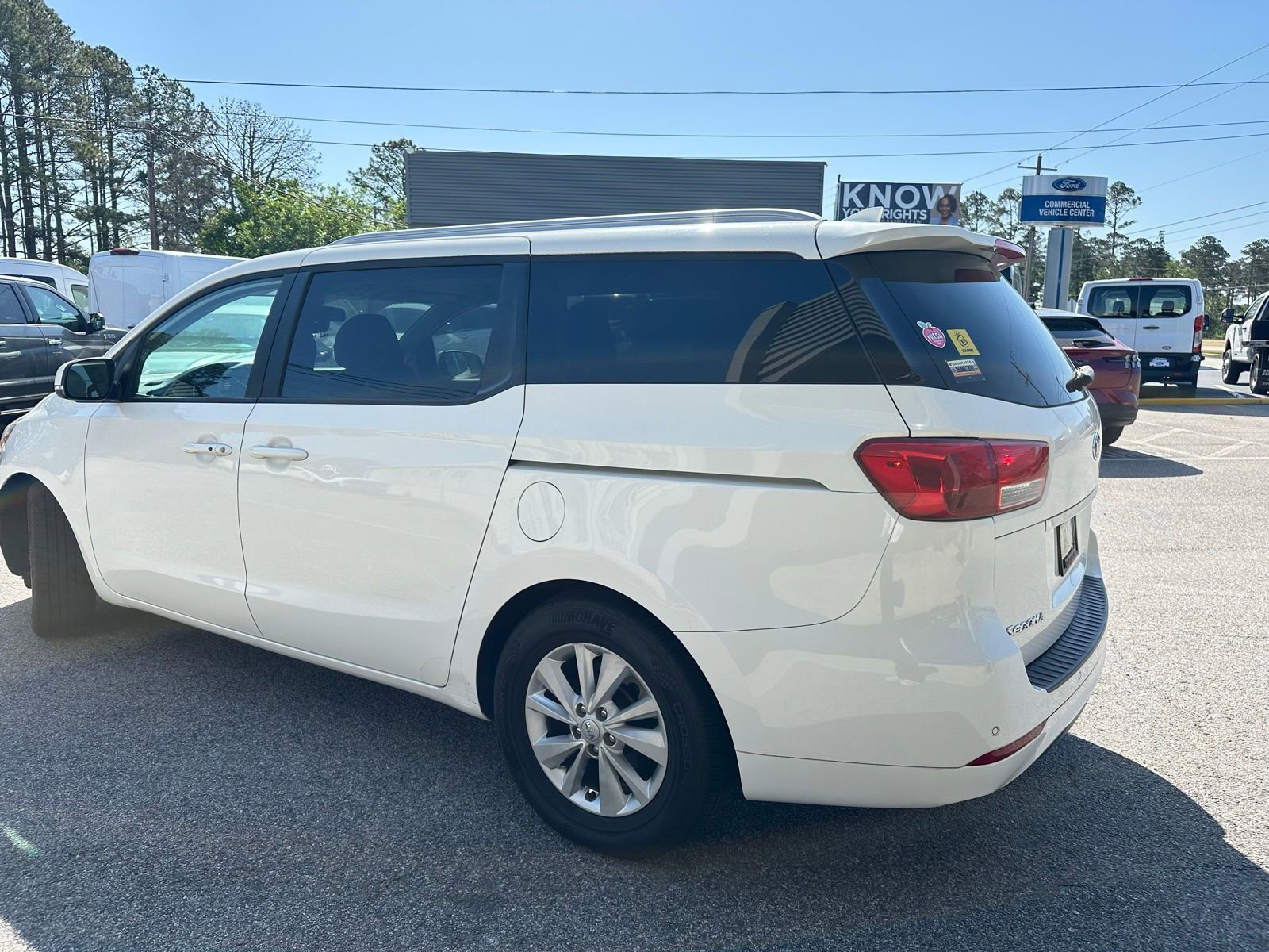 Used 2017 Kia Sedona LX w/ LX Essentials Premium Package image 5