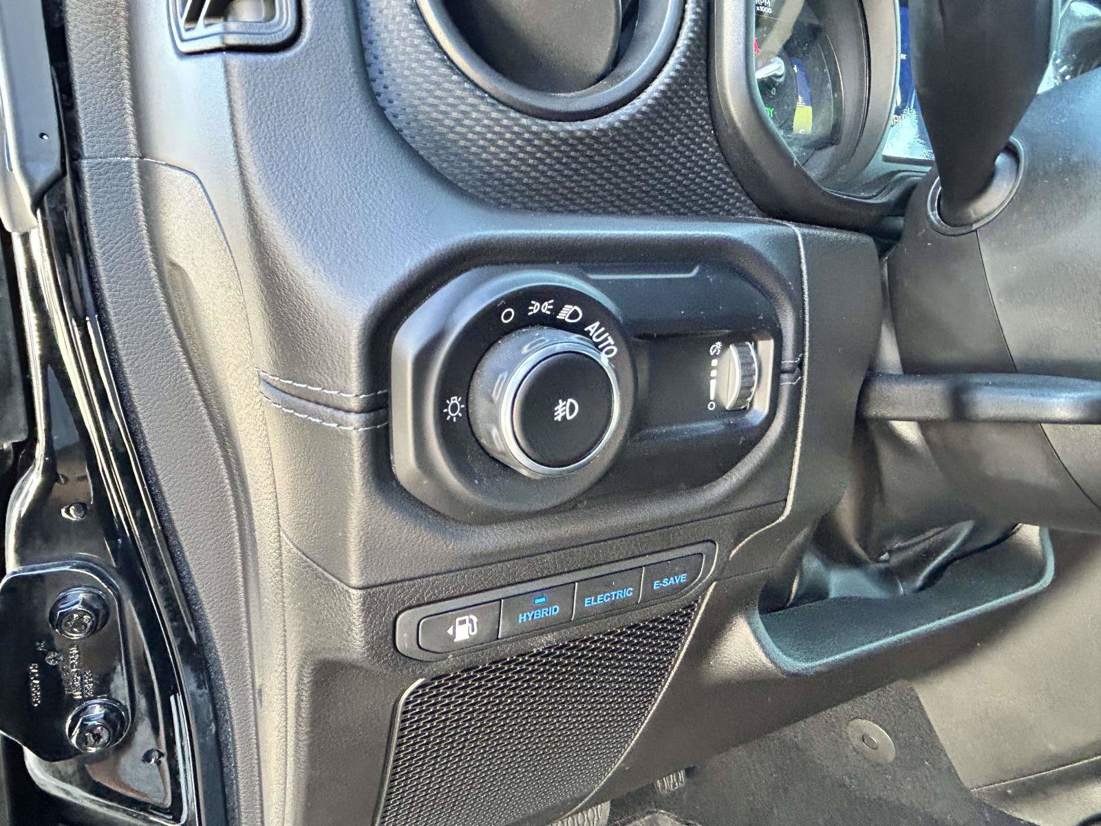 Used 2024 Jeep Wrangler Unlimited Rubicon 4xe w/ Technology Group AWD/4WD image 14