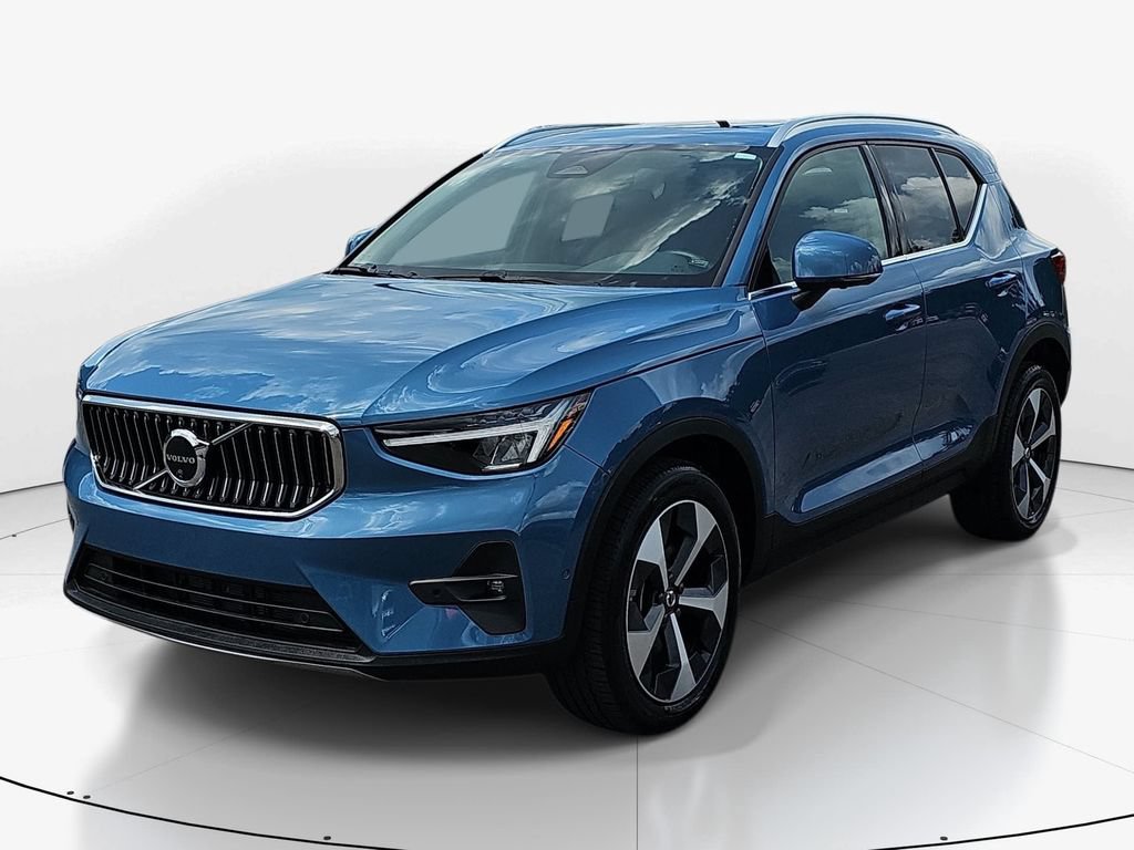 Used 2025 Volvo XC40 B5 Plus AWD/4WD image 11