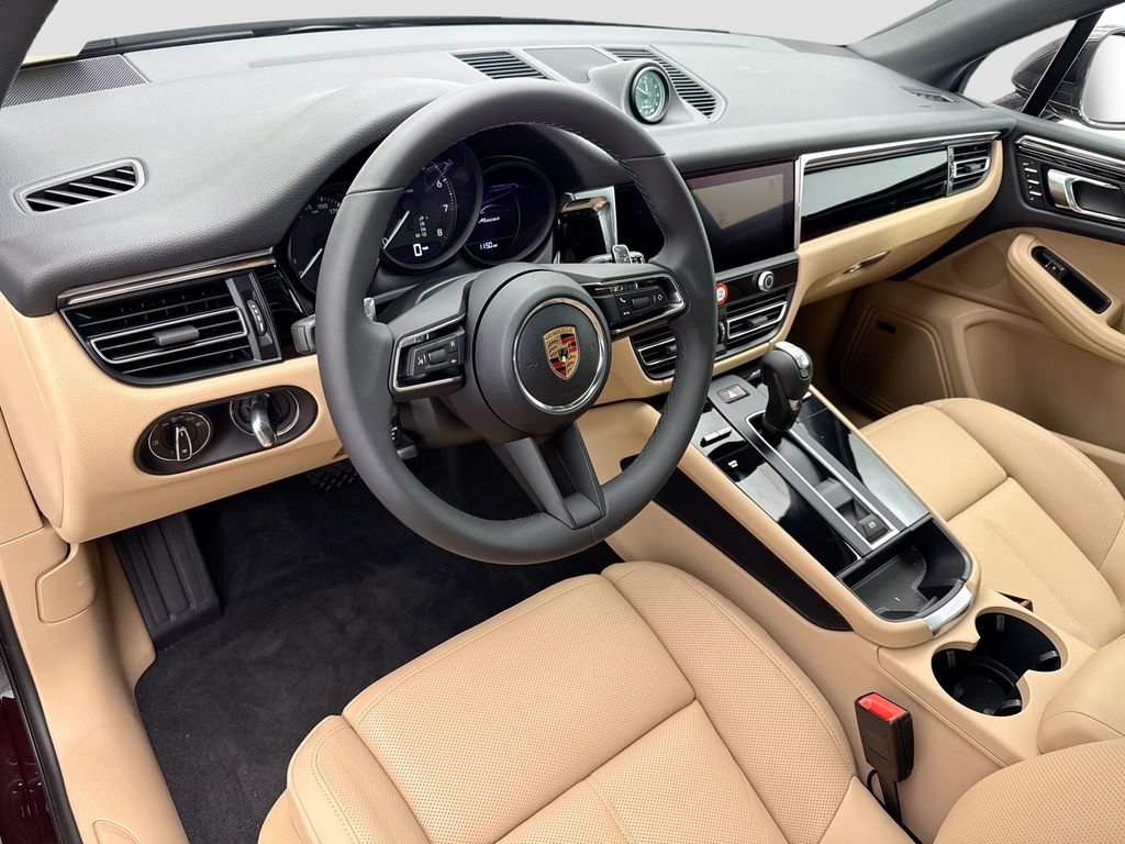 Used 2026 Porsche Macan AWD/4WD image 4