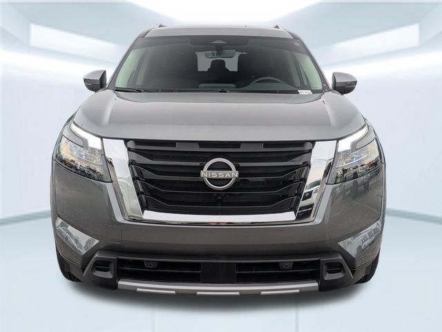 Used 2025 Nissan Pathfinder SL w/ Cargo Package FWD image 12
