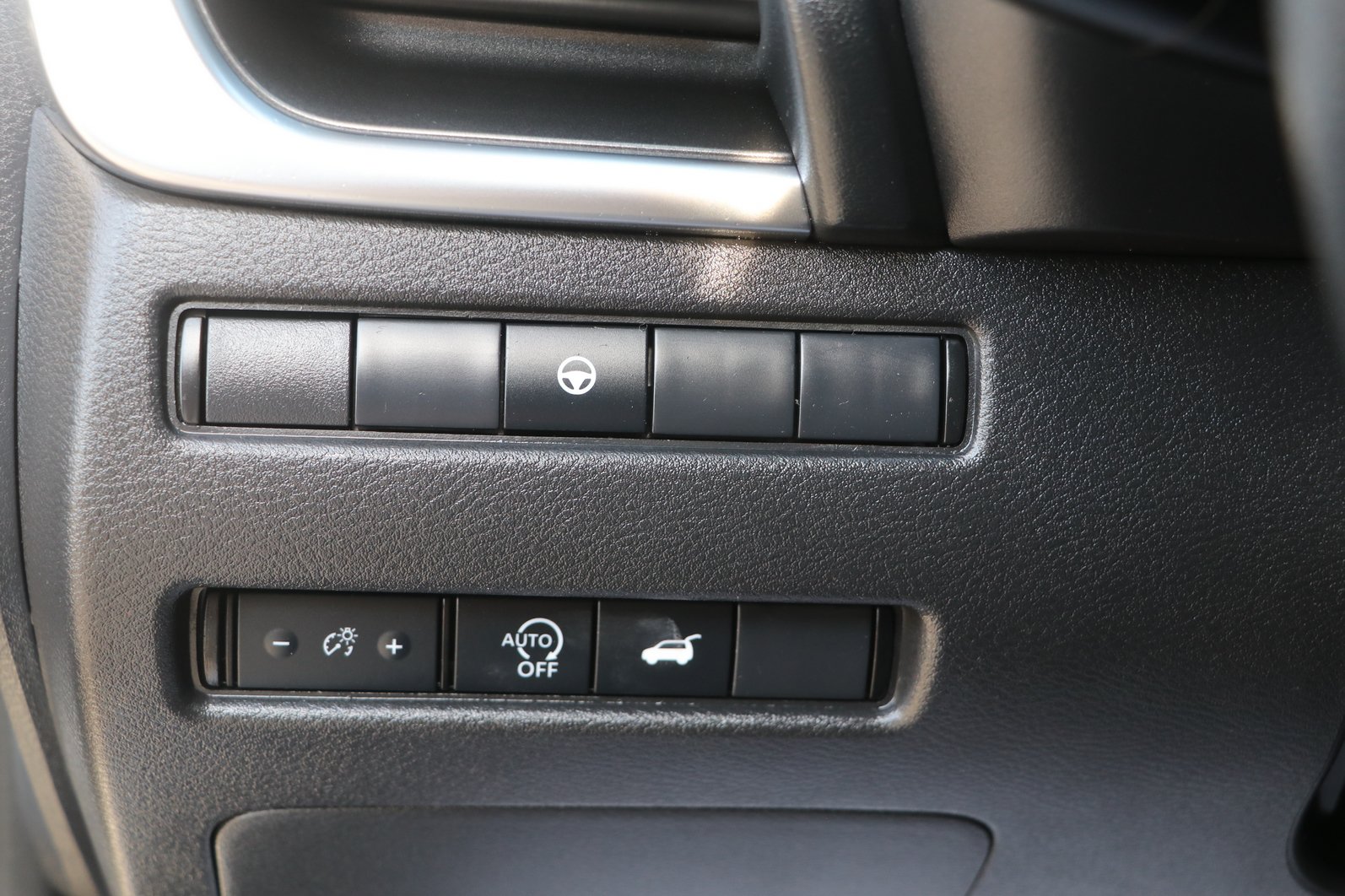 Used 2024 Nissan Rogue SV AWD/4WD image 12