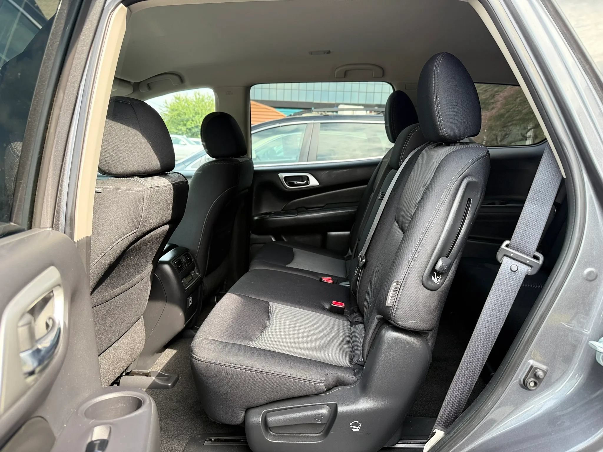 Used 2018 Nissan Pathfinder SV AWD/4WD image 27