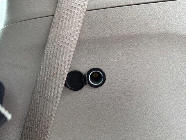 Used 2024 Chrysler Pacifica Touring-L image 11