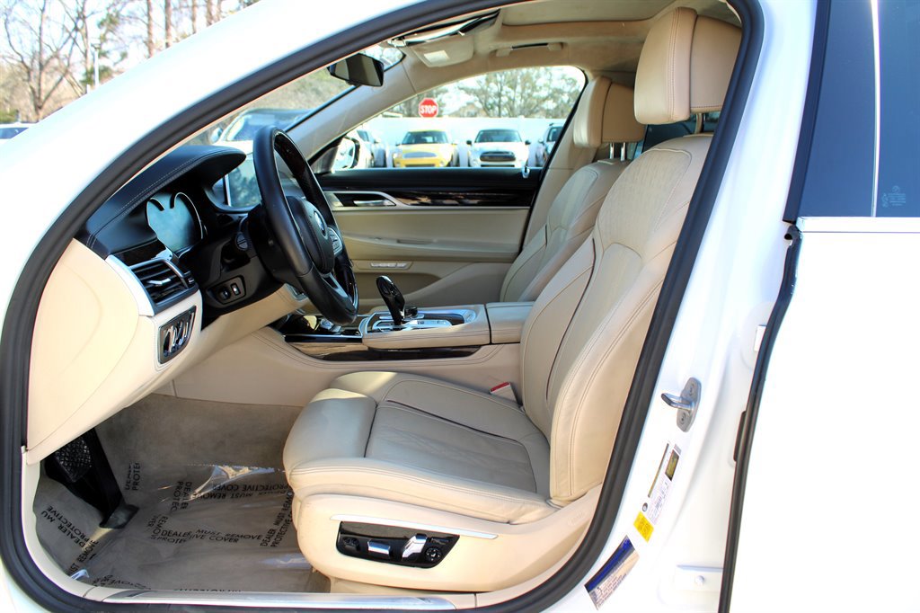Used 2017 BMW 750i RWD image 14