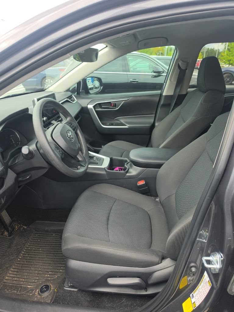 Used 2025 Toyota RAV4 LE FWD image 17