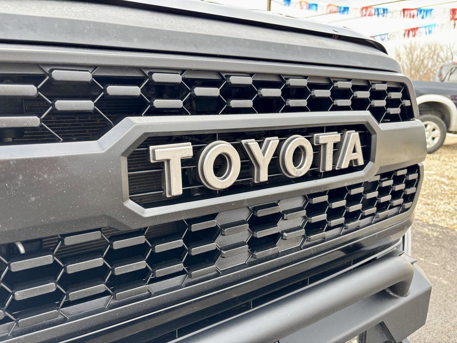 Used 2017 Toyota Tacoma Limited w/ Tow Package image 24