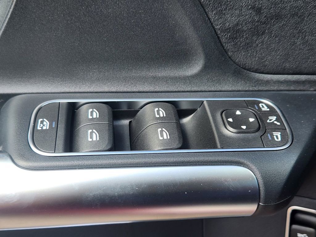 New 2025 Mercedes-Benz GLA 250 4MATIC image 9