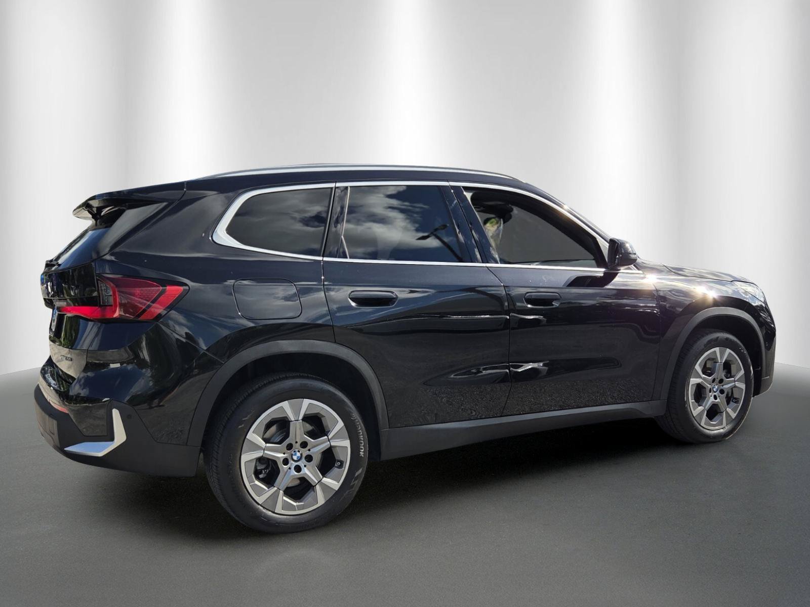 Used 2023 BMW X1 xDrive28i w/ Convenience Package AWD/4WD image 7
