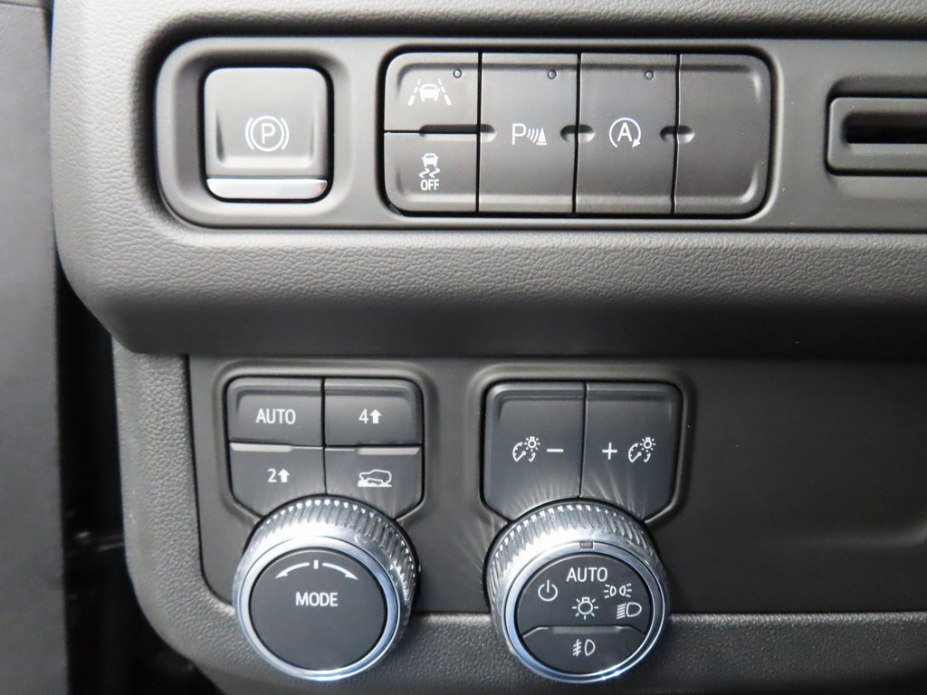 Used 2023 GMC Yukon SLE image 46