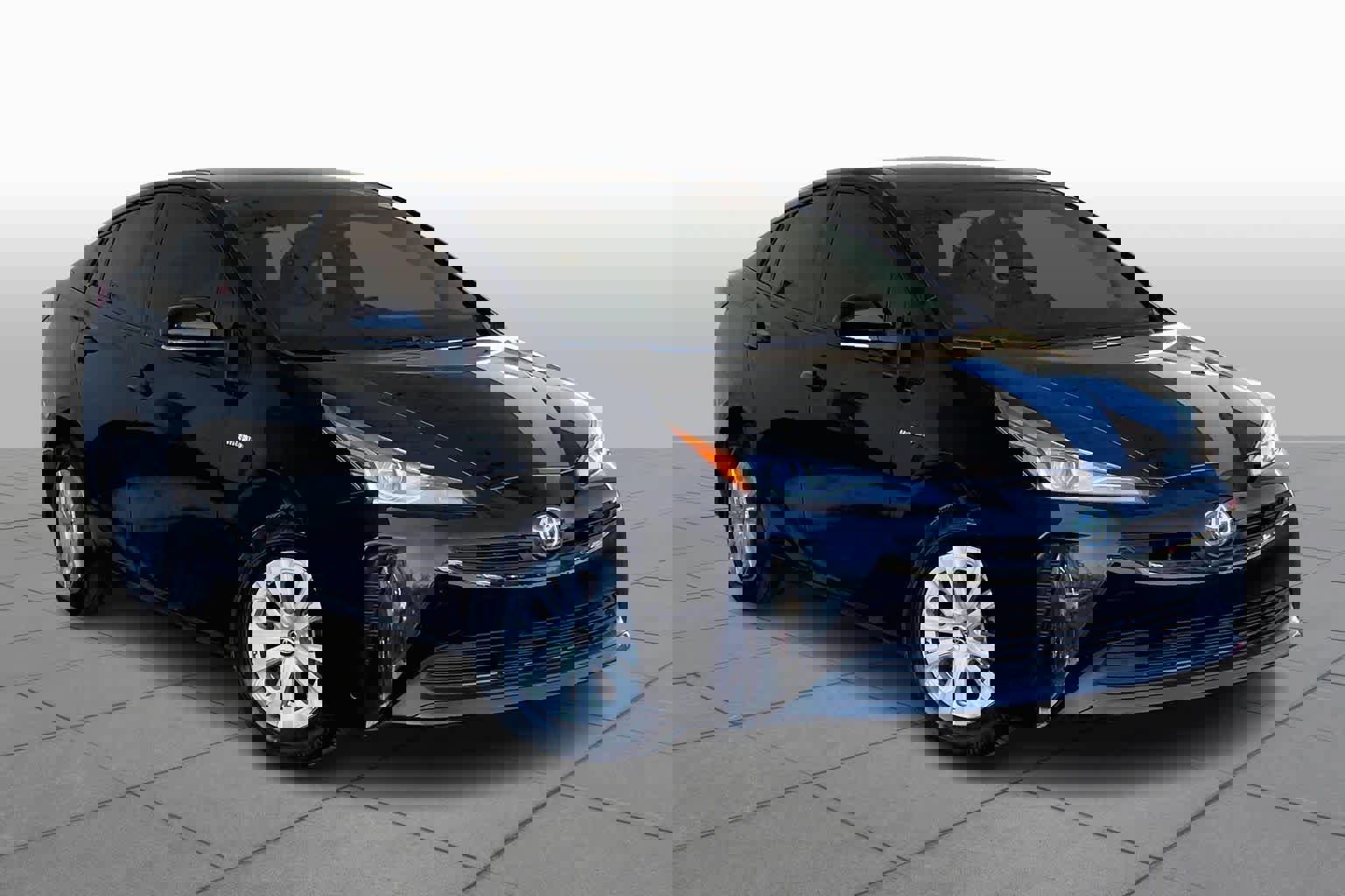 Used 2022 Toyota Prius L Eco image 3