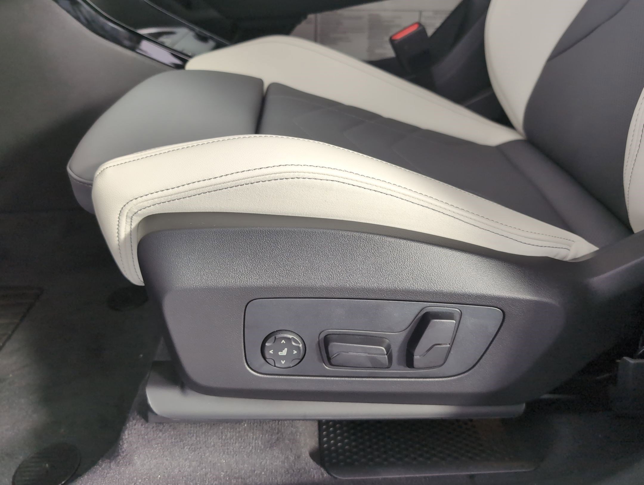 Used 2026 BMW X1 xDrive28i w/ Technology Package image 11