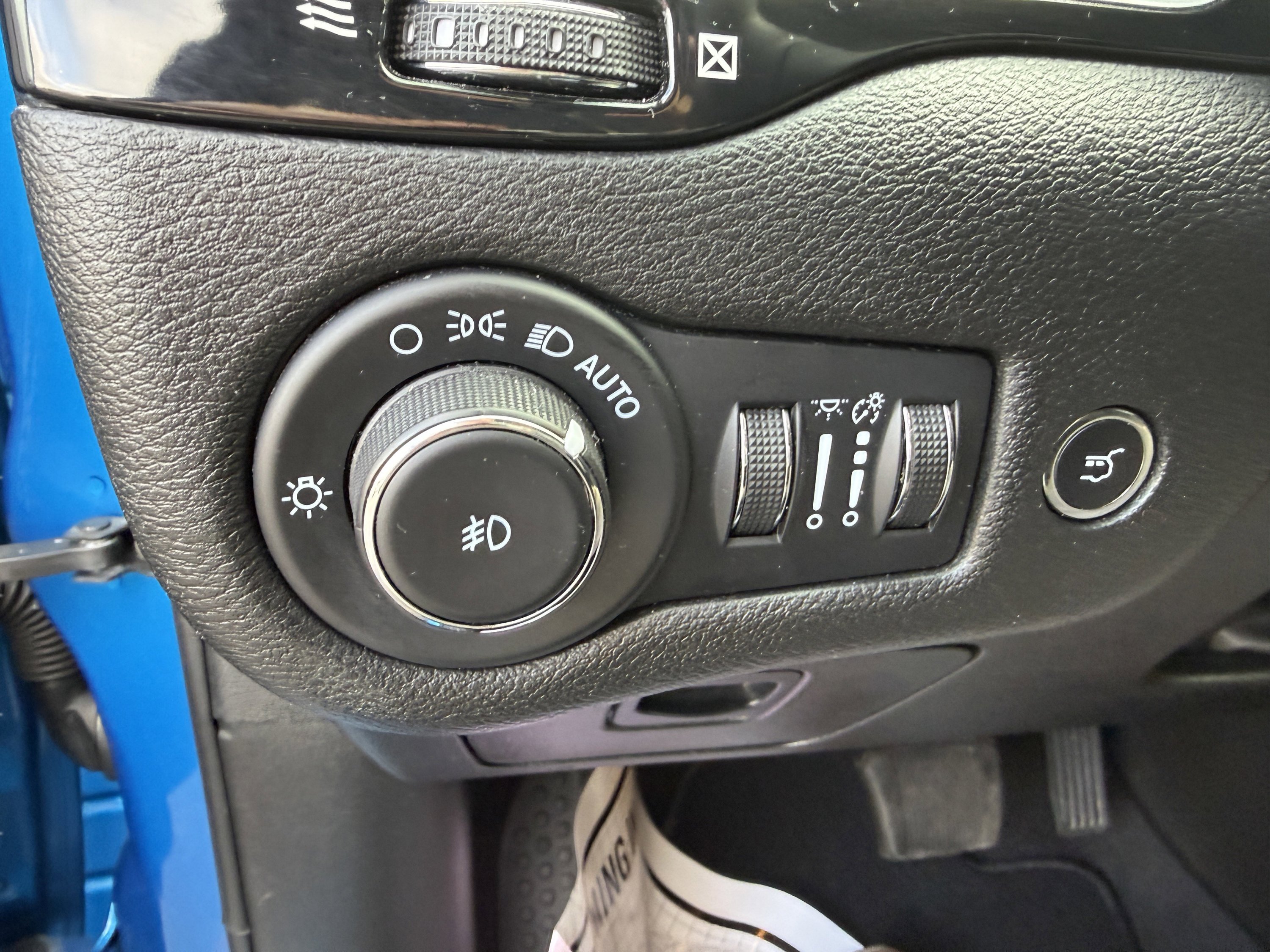 Used 2023 Jeep Cherokee Altitude Lux AWD/4WD image 19