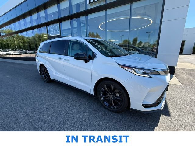 Used 2023 Toyota Sienna XSE w/ XSE Plus Package FWD image 2