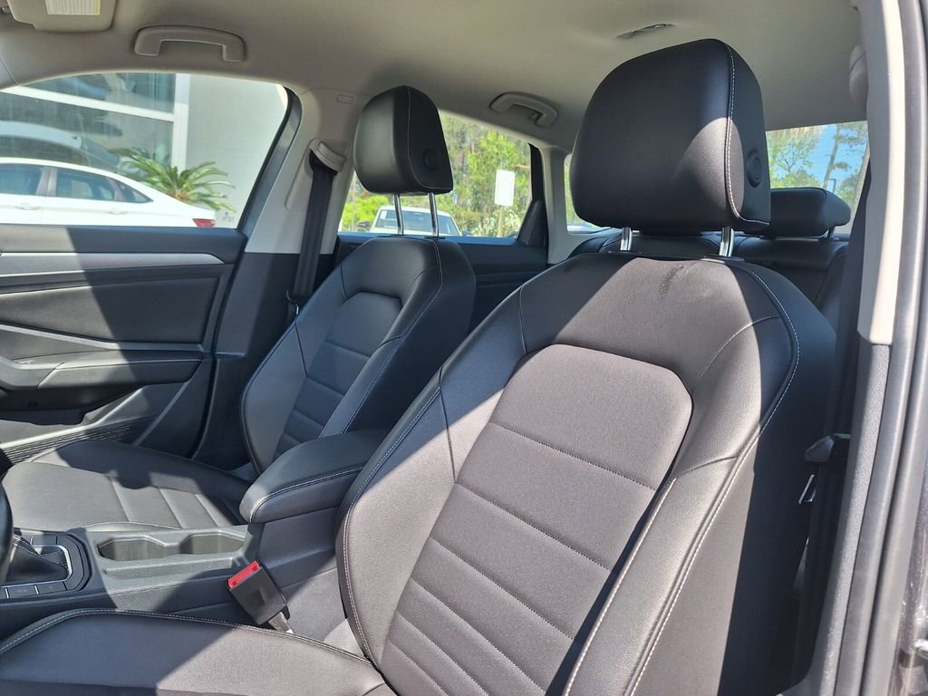 Used 2022 Volkswagen Jetta SE image 11