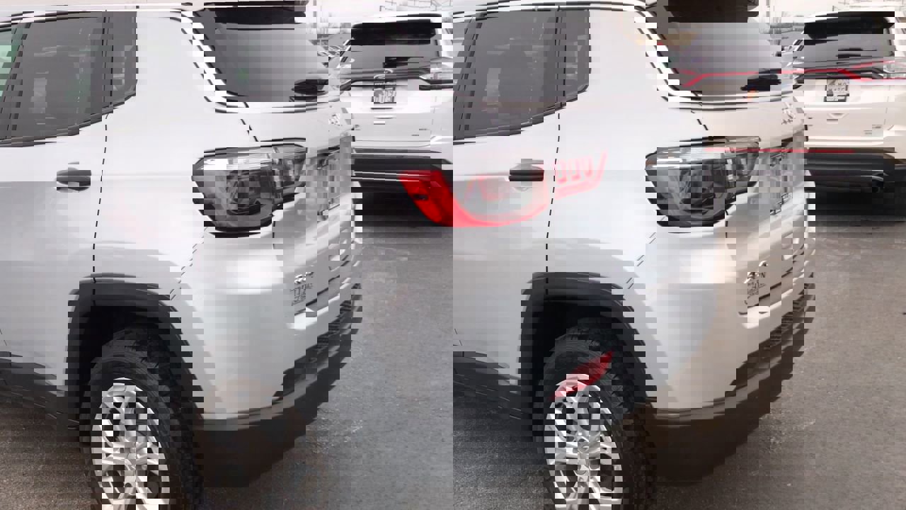 Used 2024 Jeep Compass Sport image 6