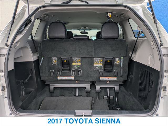 Used 2017 Toyota Sienna SE FWD image 23