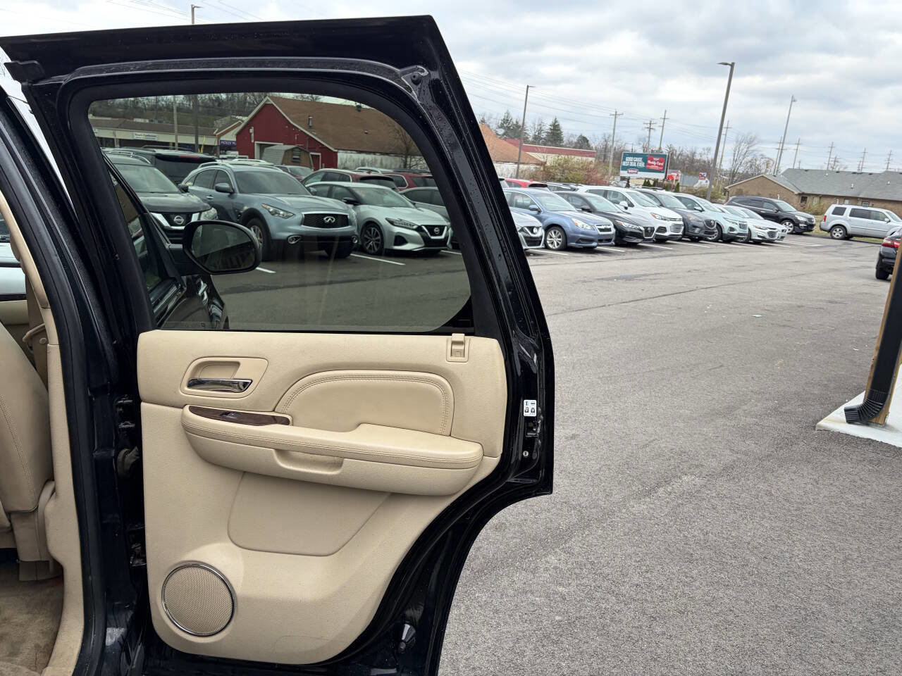 Used 2012 Cadillac Escalade Luxury image 20