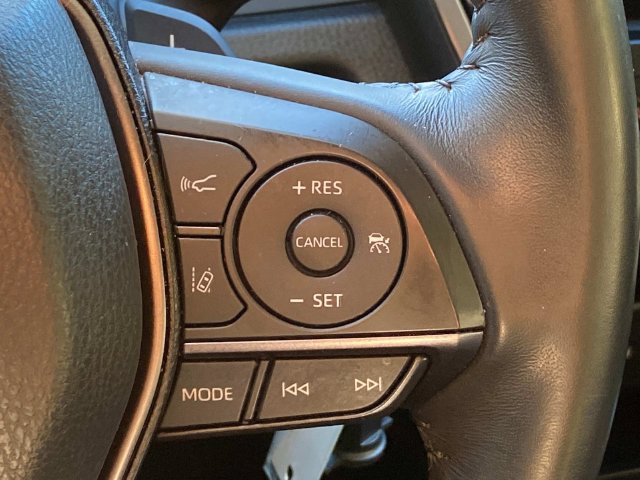Used 2022 Toyota Camry SE FWD image 19
