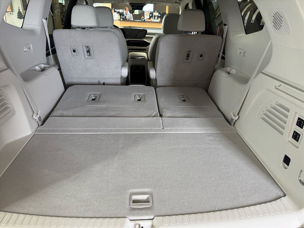 Certified 2025 Buick Enclave Avenir w/ Super Cruise Package image 9