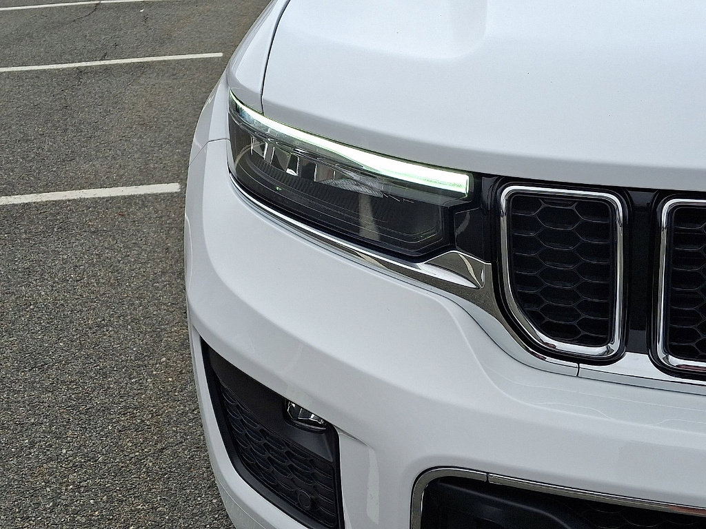 Certified 2025 Jeep Grand Cherokee Overland w/ Adv Protech Group III image 28