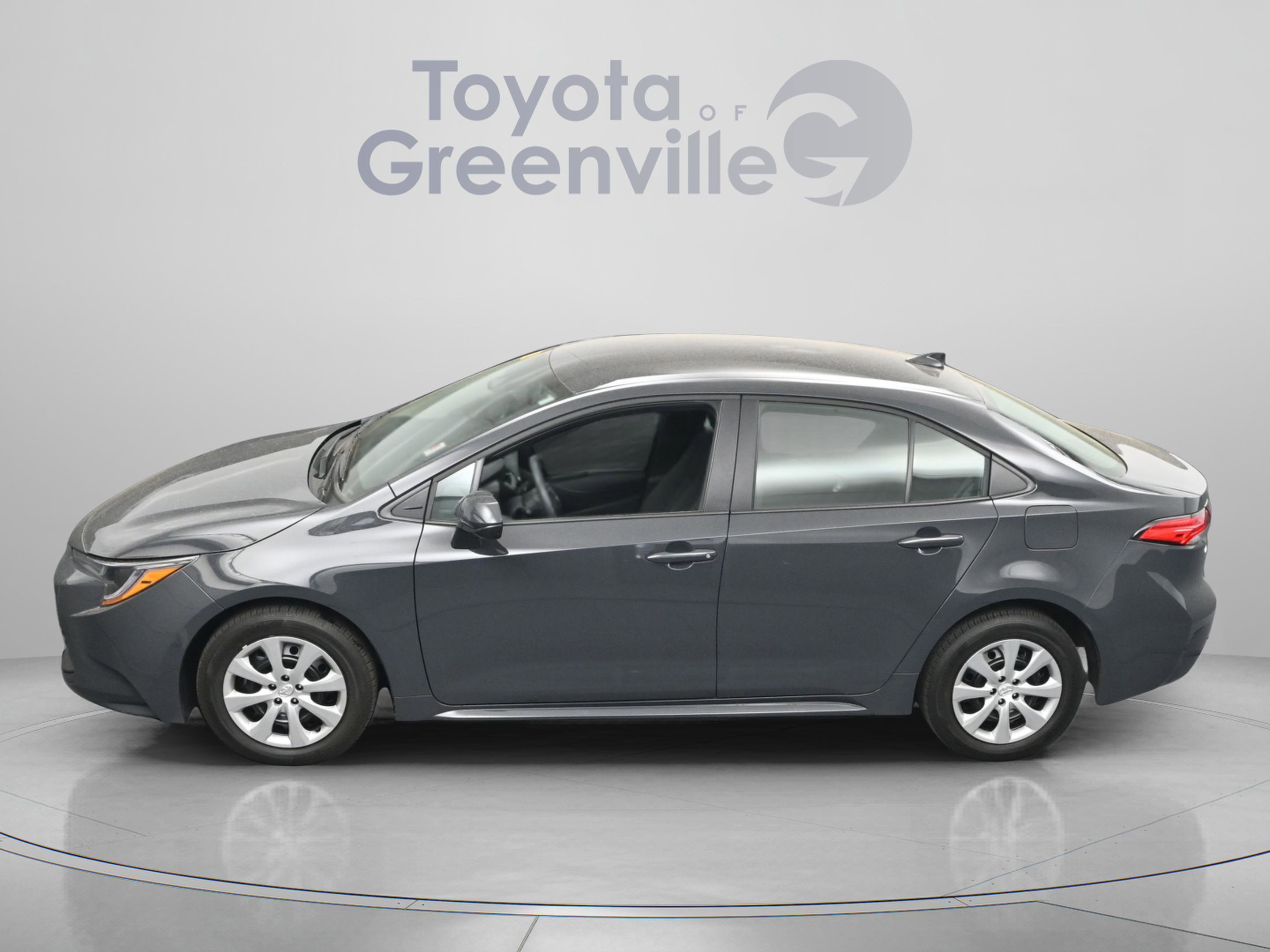 Used 2025 Toyota Corolla LE image 4