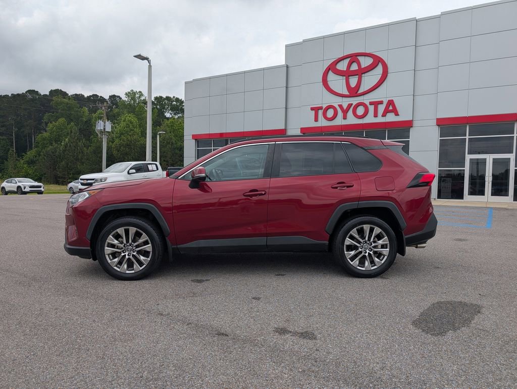 Used 2019 Toyota RAV4 XLE Premium FWD image 4