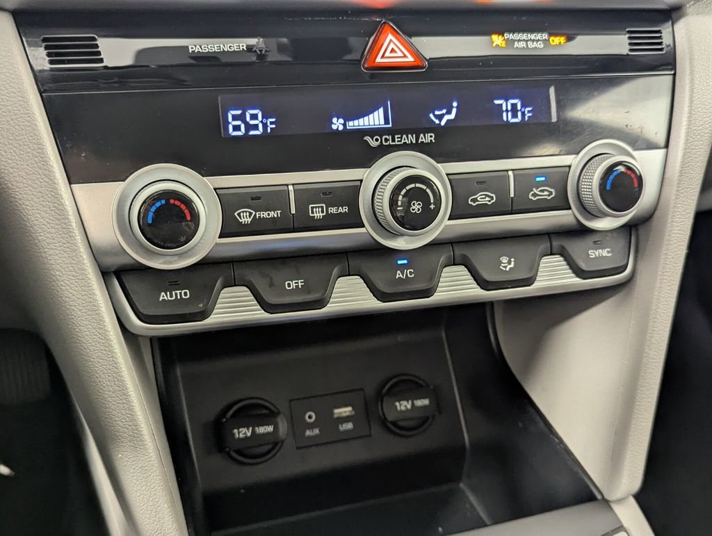 Used 2020 Hyundai Elantra SEL image 19
