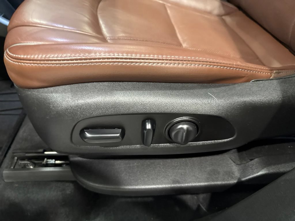 Used 2018 Buick Enclave Avenir w/ Avenir Technology Package AWD/4WD image 28
