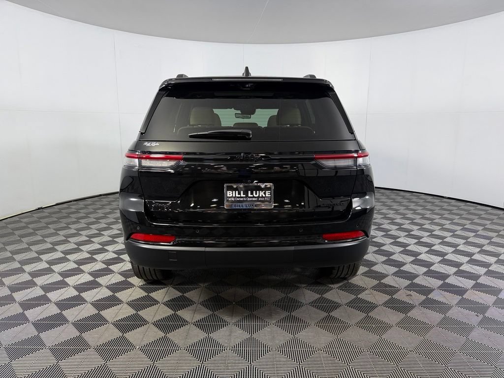 Certified 2025 Jeep Grand Cherokee Limited w/ Luxury Tech Group II AWD/4WD image 8
