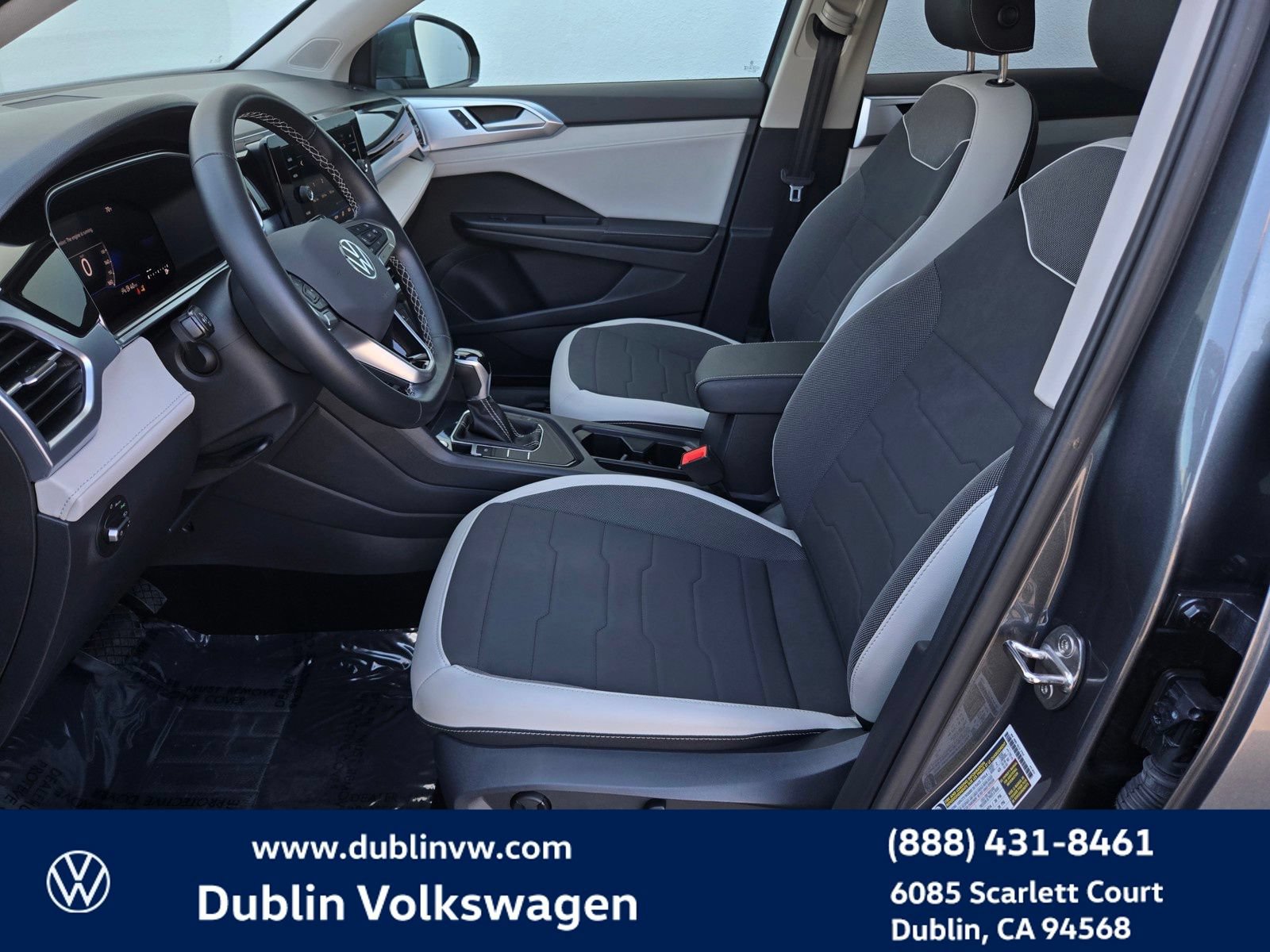 Certified 2025 Volkswagen Taos SE w/ Panoramic Sunroof Package FWD image 16