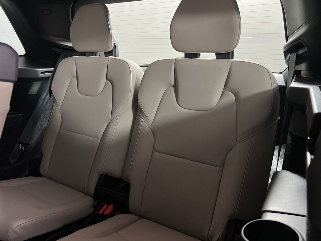 New 2026 Volvo XC90 B6 Plus w/ Protection Package Premier image 23