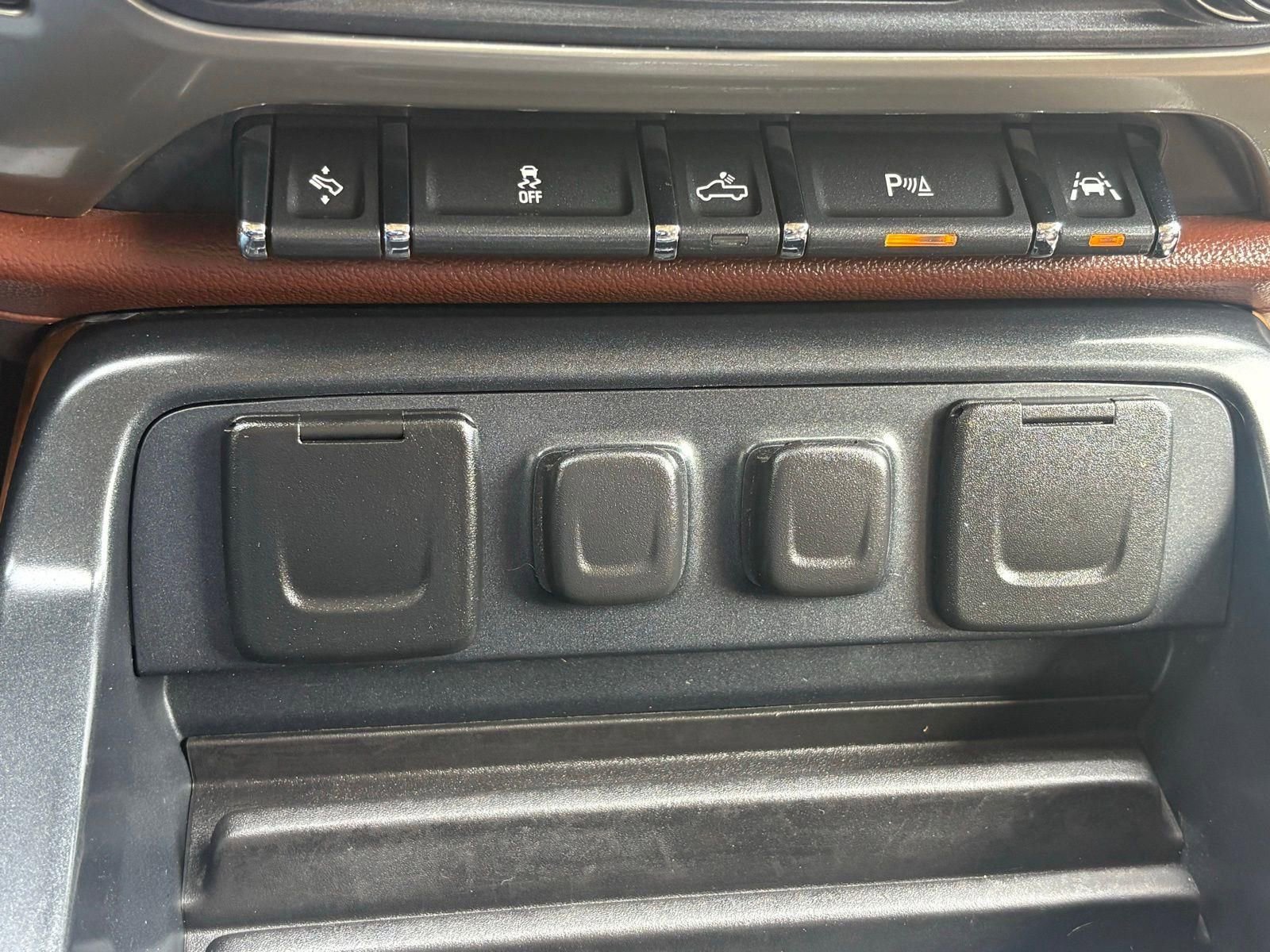 Used 2017 Chevrolet Silverado 1500 High Country image 41