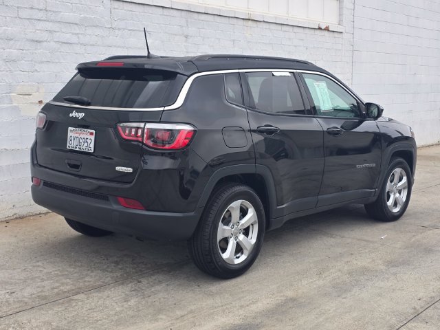 Used 2018 Jeep Compass Latitude w/ Popular Equipment Group FWD image 4