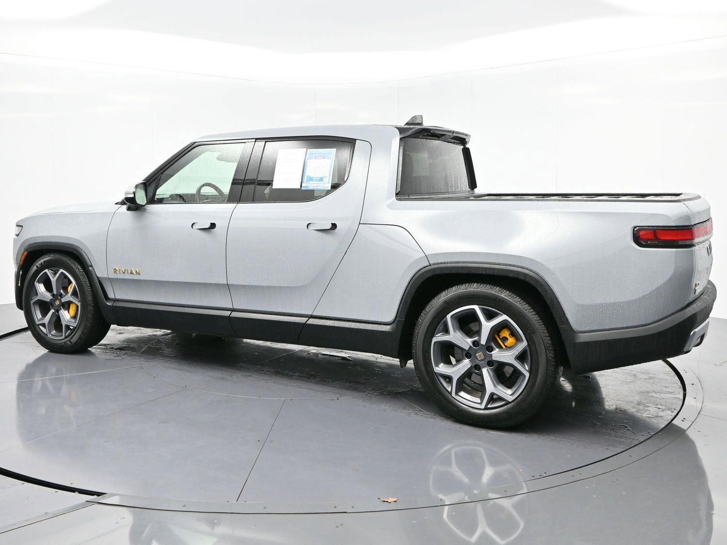 Used 2022 Rivian R1T Adventure image 5