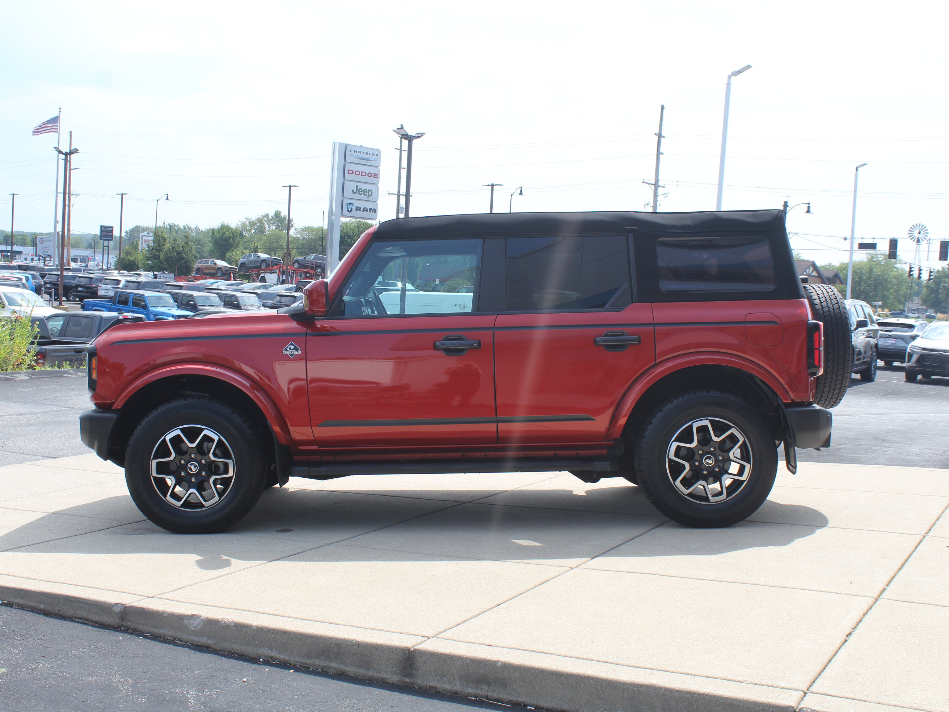 Used 2023 Ford Bronco Outer Banks AWD/4WD image 9