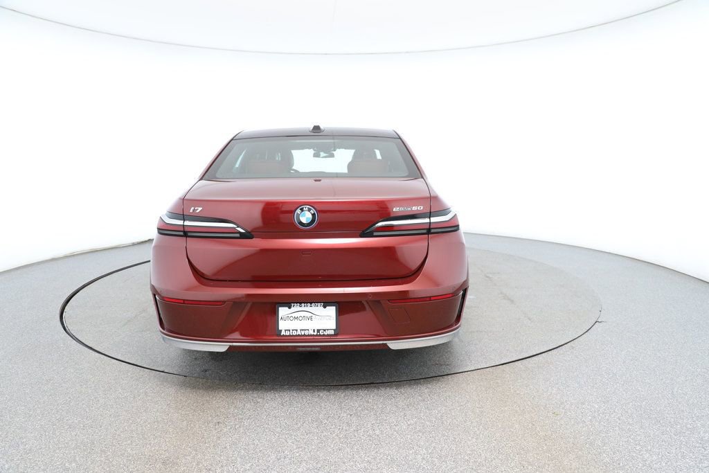 Used 2024 BMW i7 eDrive50 image 4