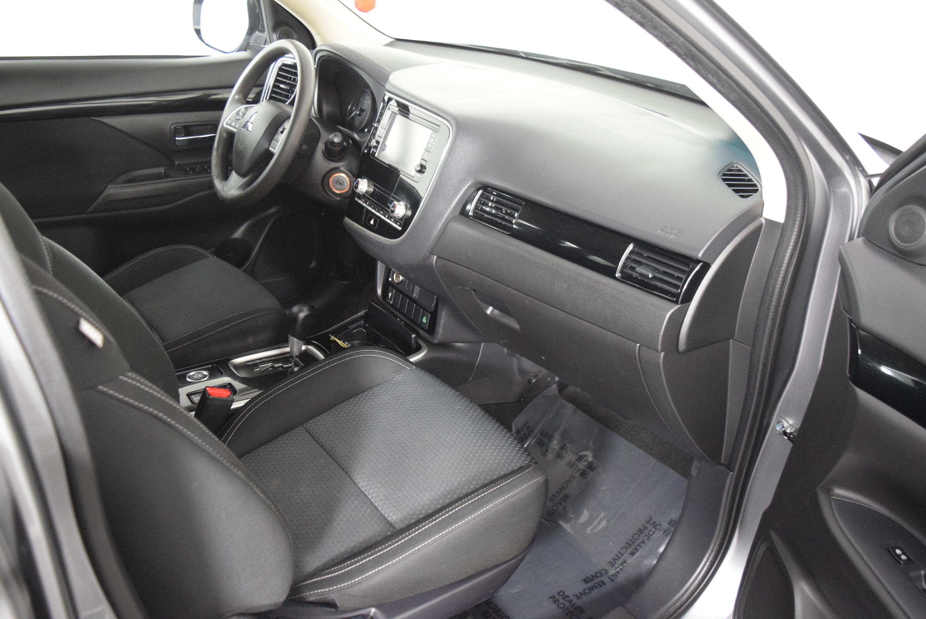 Used 2020 Mitsubishi Outlander ES image 31