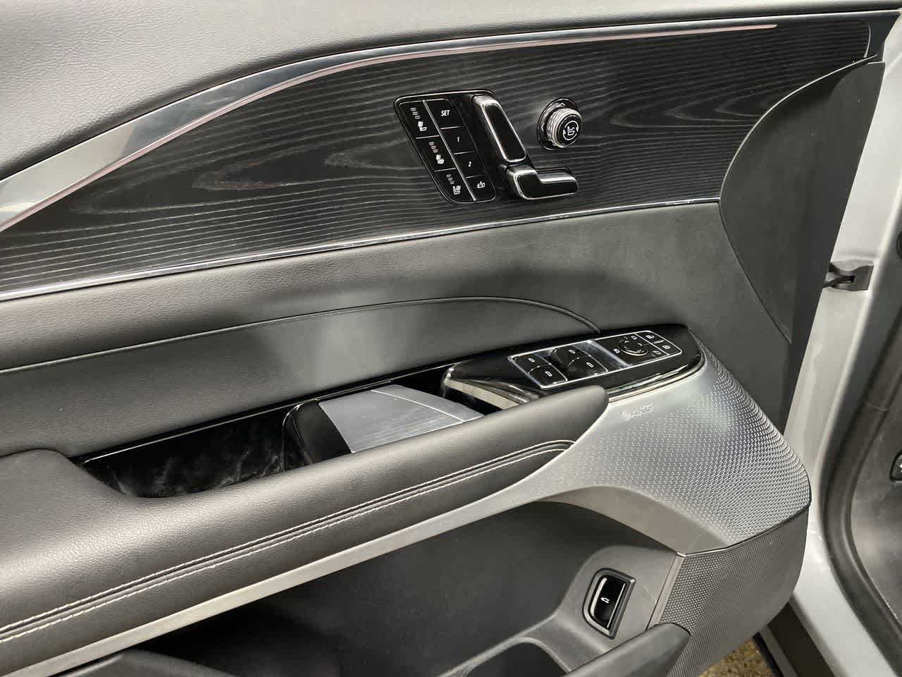 Used 2024 Cadillac Lyriq Luxury w/ LPO, Floor Liner Package AWD/4WD image 15
