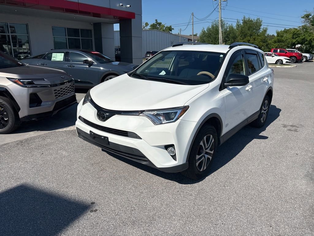 Used 2018 Toyota RAV4 LE FWD image 9