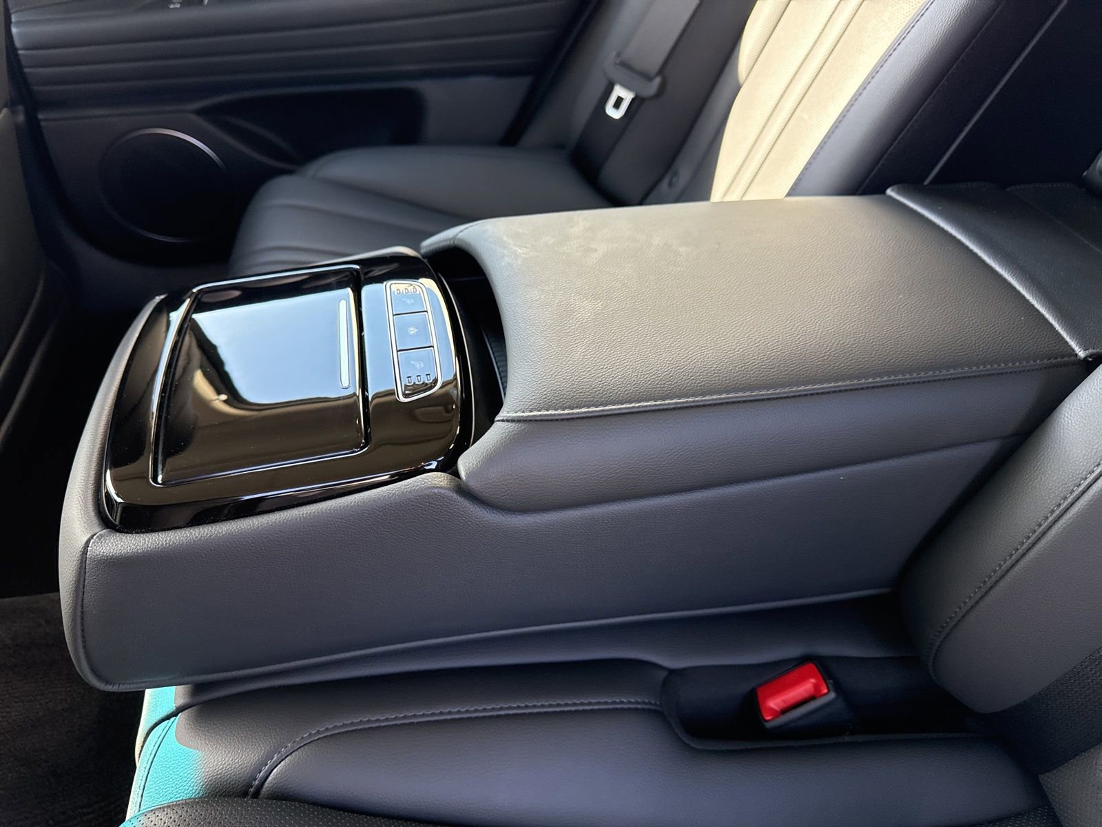 Used 2025 Genesis G80 2.5T Advanced image 15