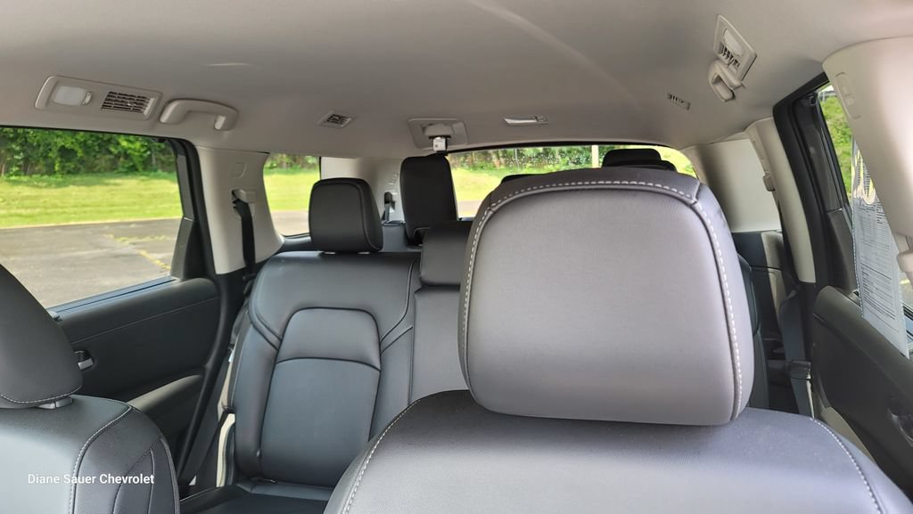 Used 2025 Nissan Pathfinder SL FWD image 26