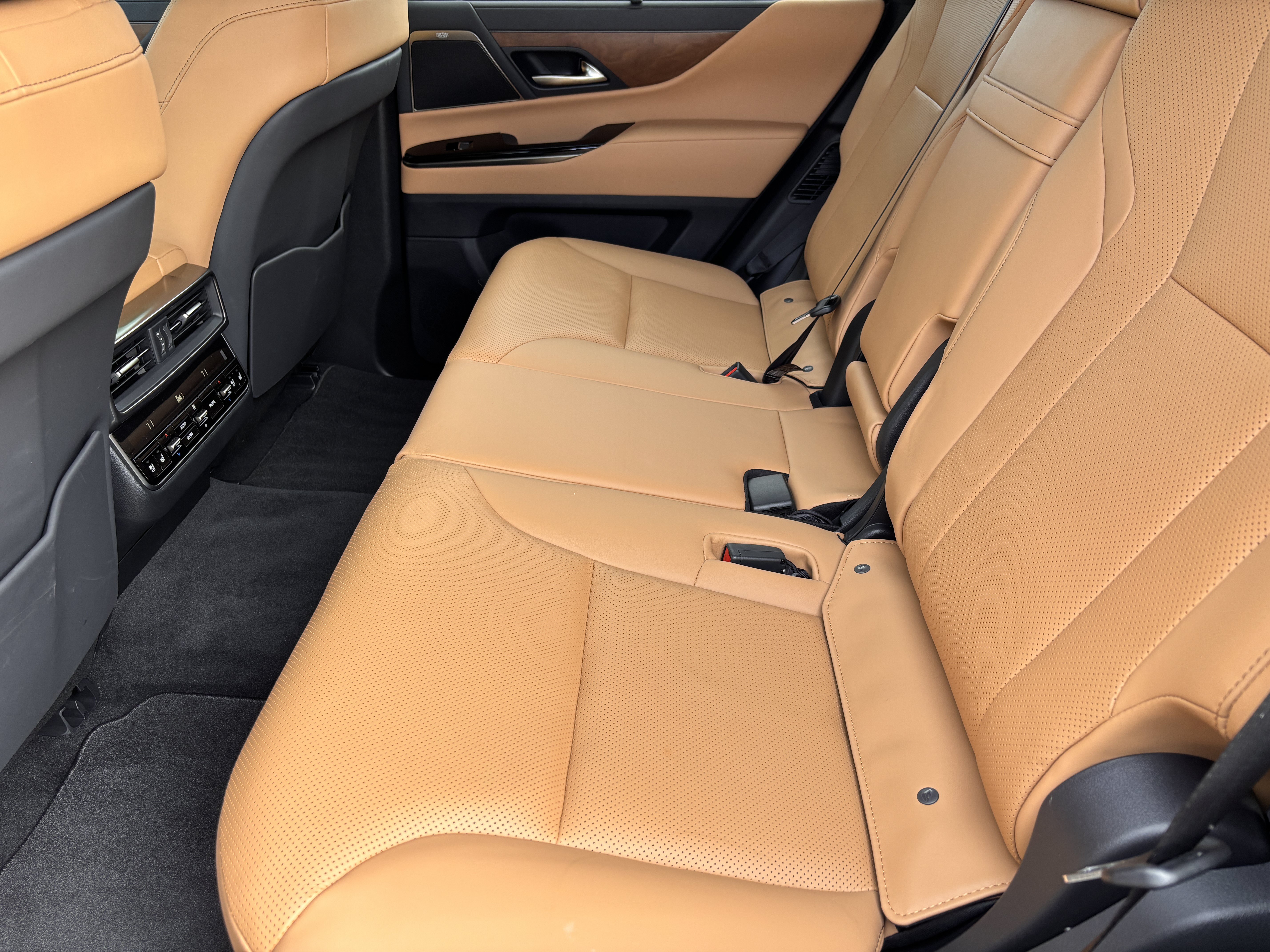 Certified 2026 Lexus LX 600 4WD w/ Accessory Package (Z1) image 26