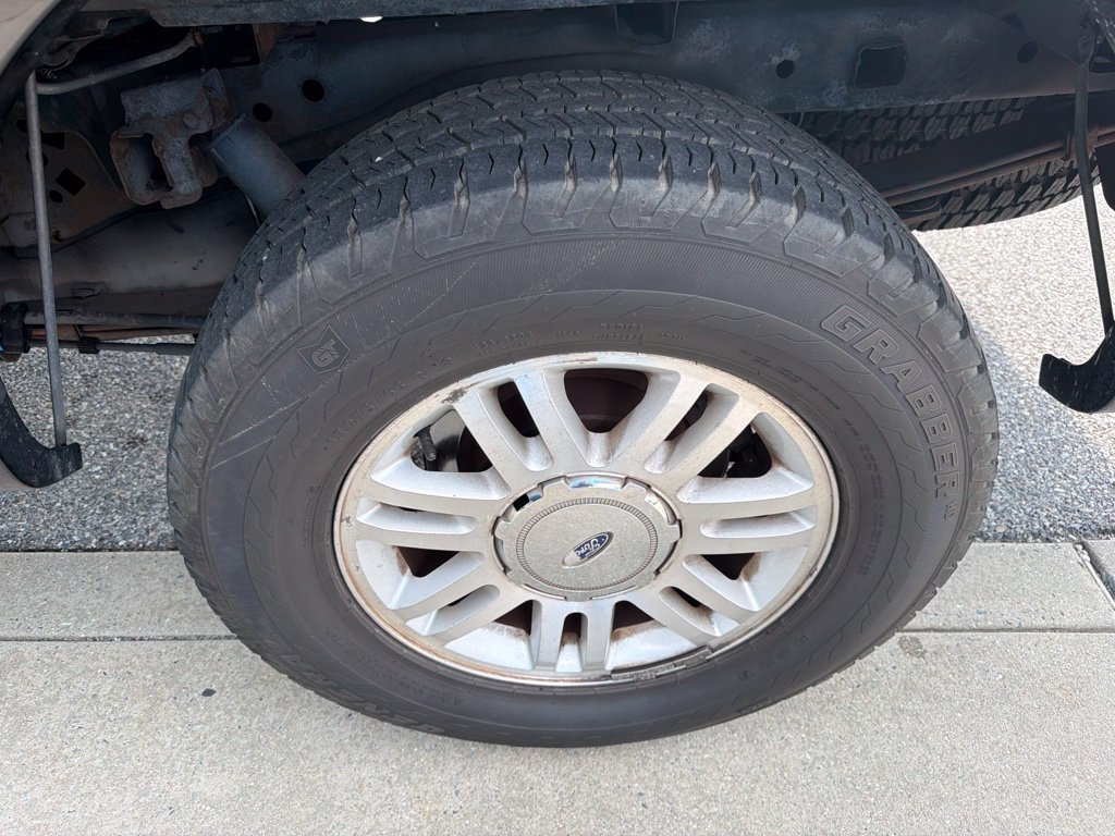 Used 2010 Ford F150 Lariat AWD/4WD image 6