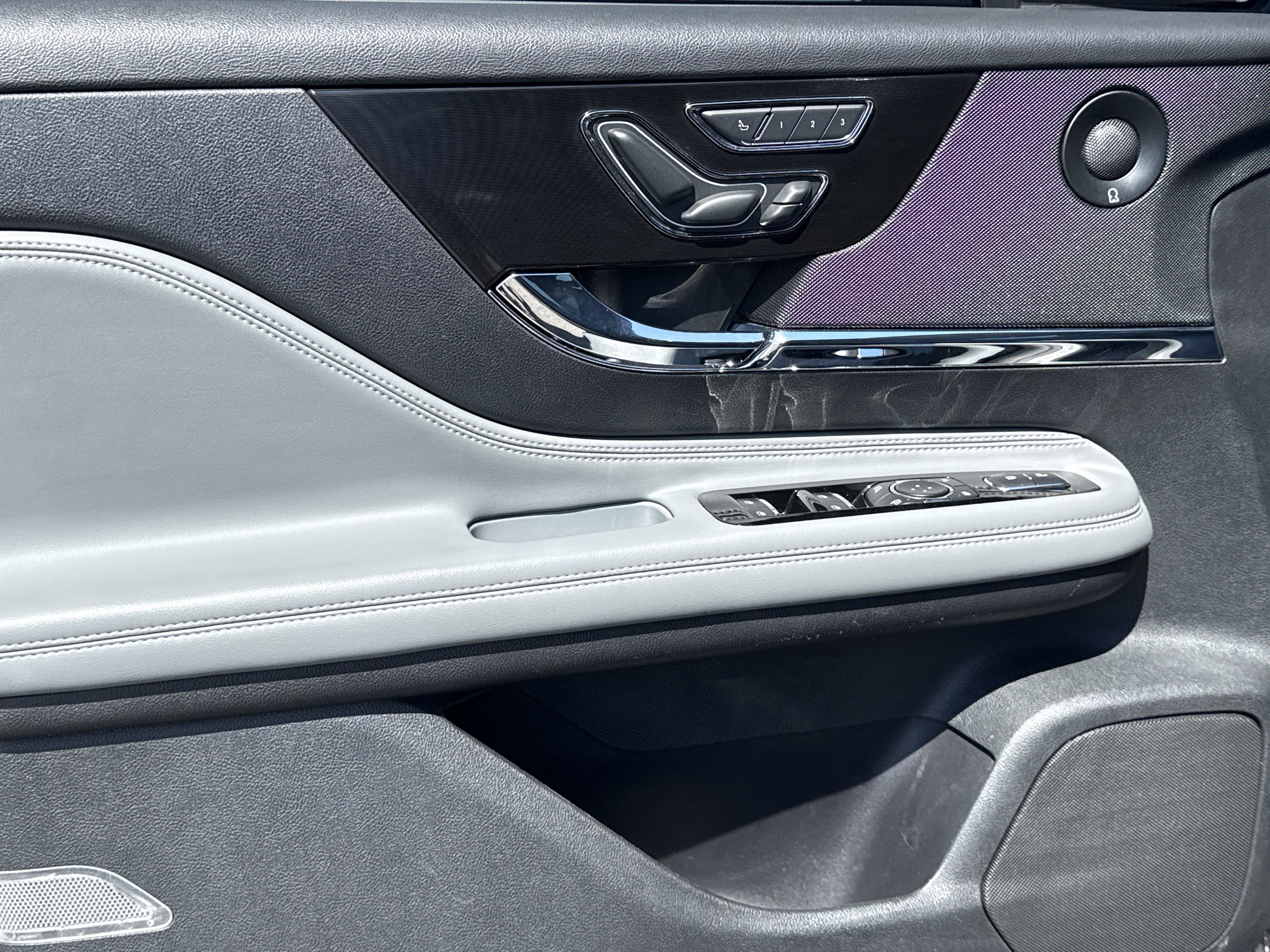 Used 2021 Lincoln Corsair Reserve w/ Equipment Group 201A image 14