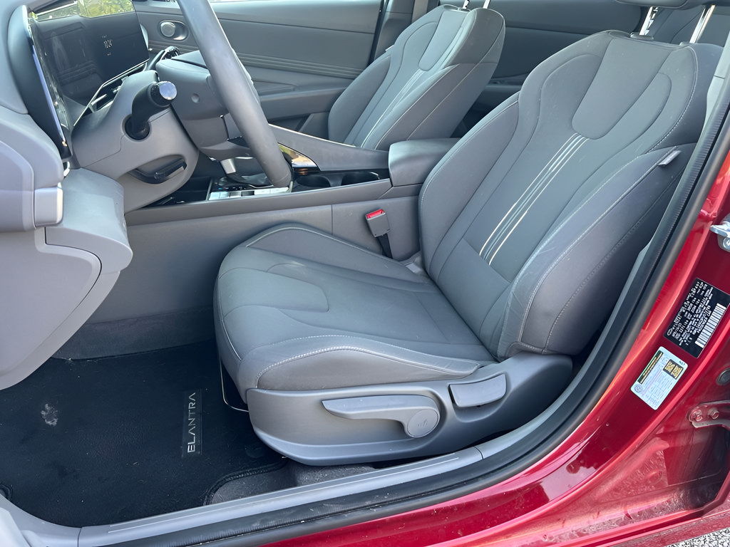 Used 2023 Hyundai Elantra SEL w/ Convenience Package FWD image 14