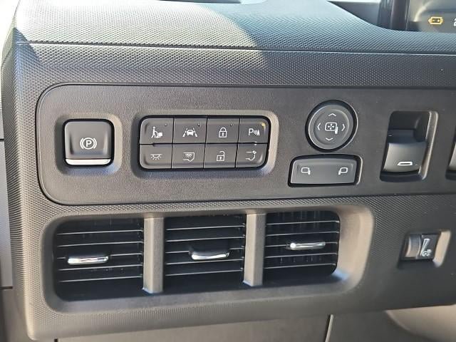 New 2025 Chevrolet Brightdrop 400 w/ Power Door Package AWD/4WD image 18