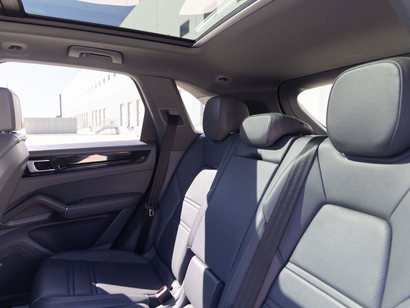 Used 2020 Porsche Cayenne AWD/4WD image 31