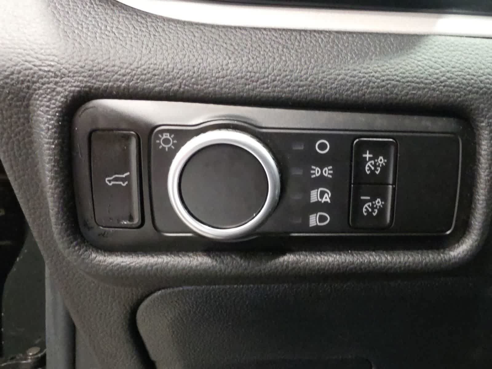 Used 2023 Ford Explorer XLT AWD/4WD image 17
